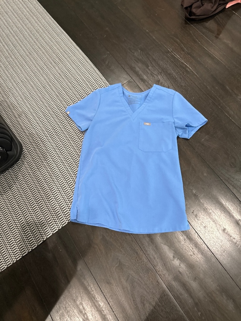 Figs XS scrub top